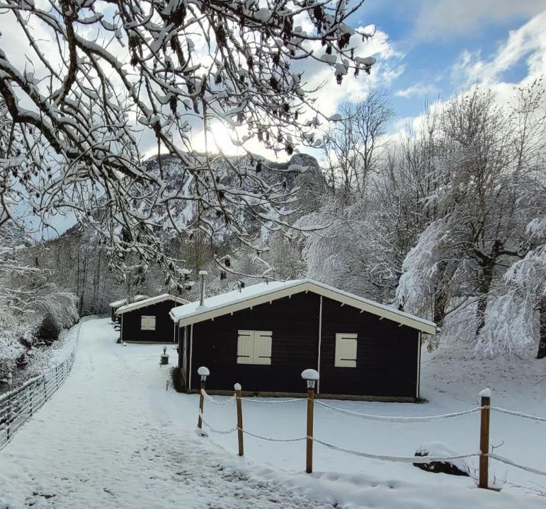 Photo of Others in Saurat