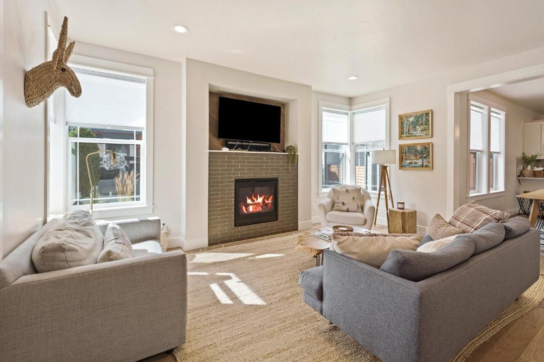 Photo of Livingroom in Century West