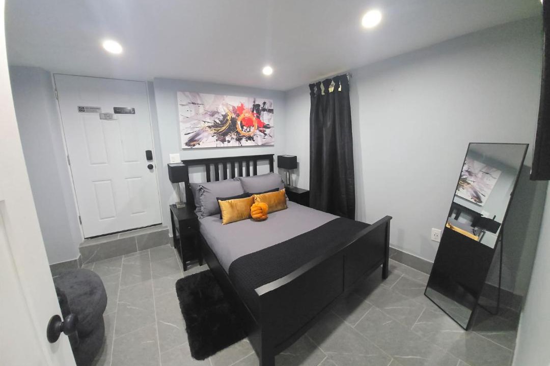 Photo of Bedroom in Roxbury