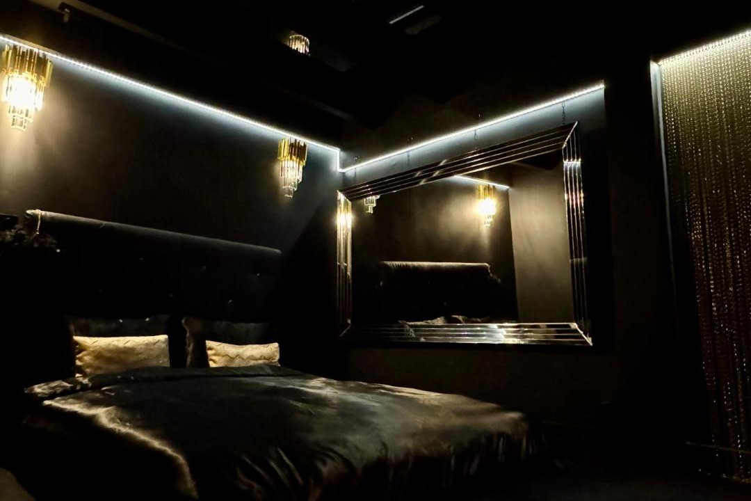 Photo of Others in Carbon-Blanc