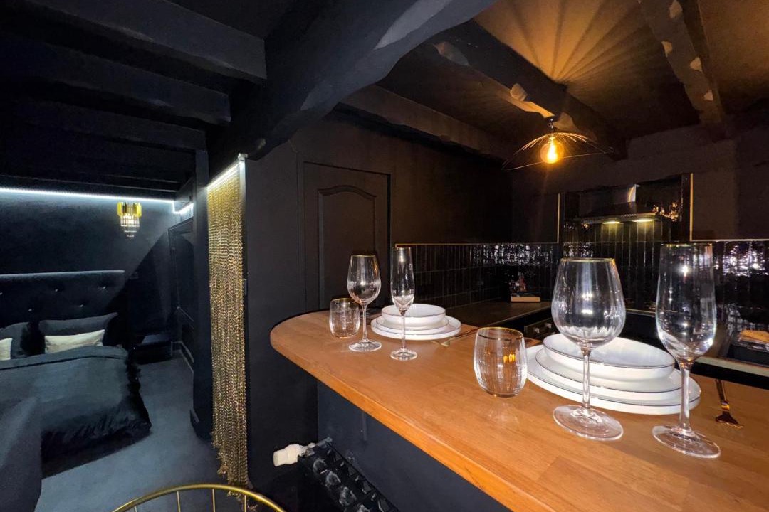 Photo of Others in Carbon-Blanc