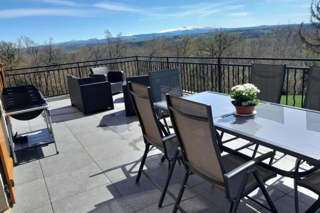 Photo of Patio Balcony in Confolent-Port-Dieu