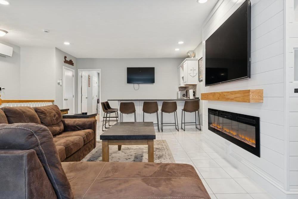 Photo of Others in Telegraph Hill