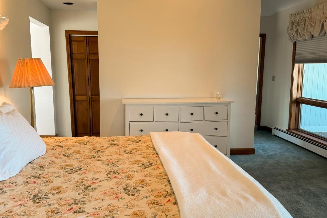 Photo of Bedroom in Prides Crossing