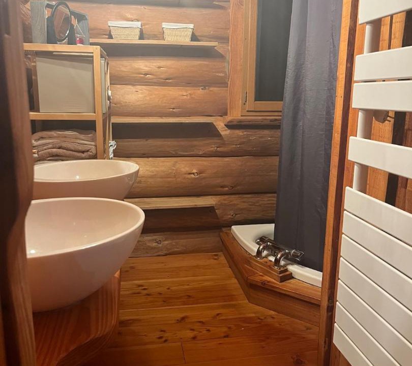 Photo of Bathroom in Rouvray (Cote-d'Or)