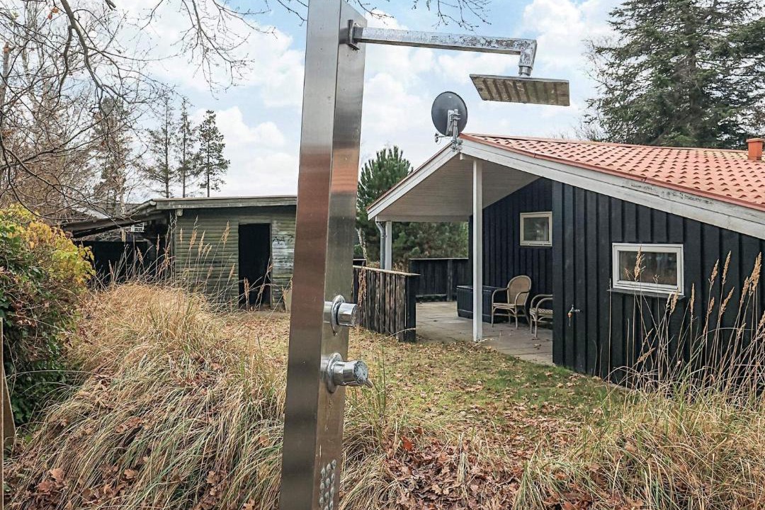 Photo of Others in Hou