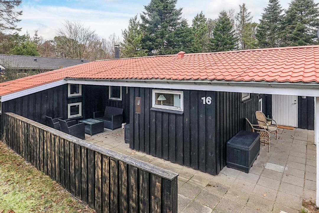 Photo of Others in Hou