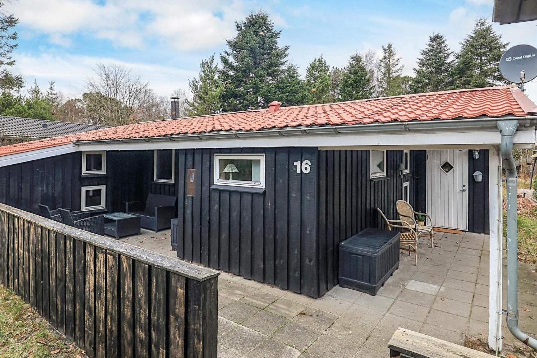 Photo of Others in Hou