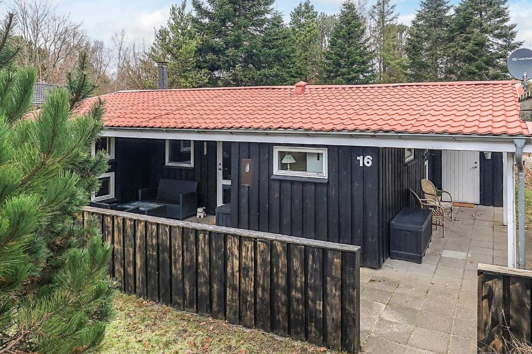 Photo of Others in Hou