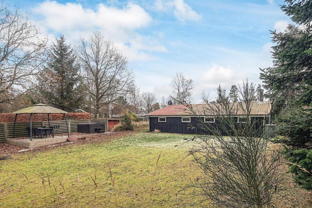 Photo of Others in Hou