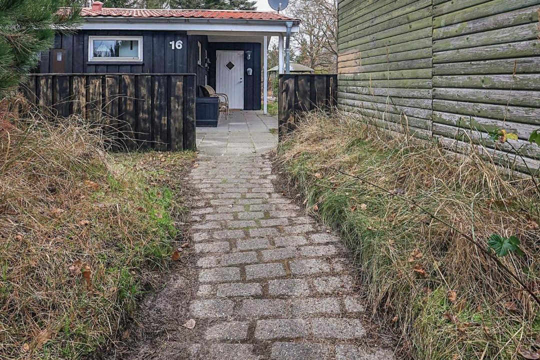 Photo of Others in Hou