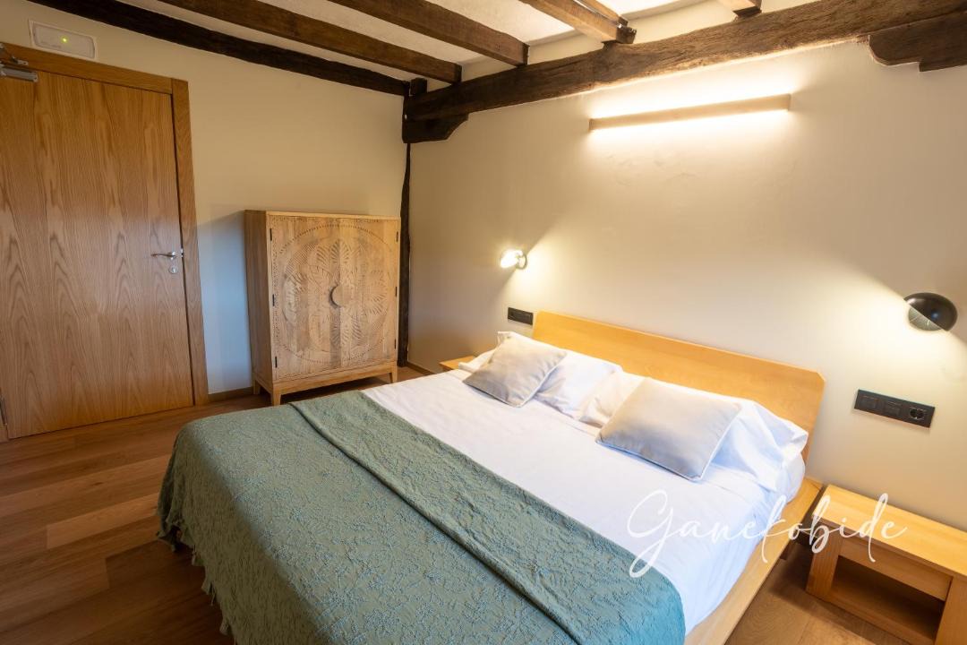 Photo of Bedroom in Okondo
