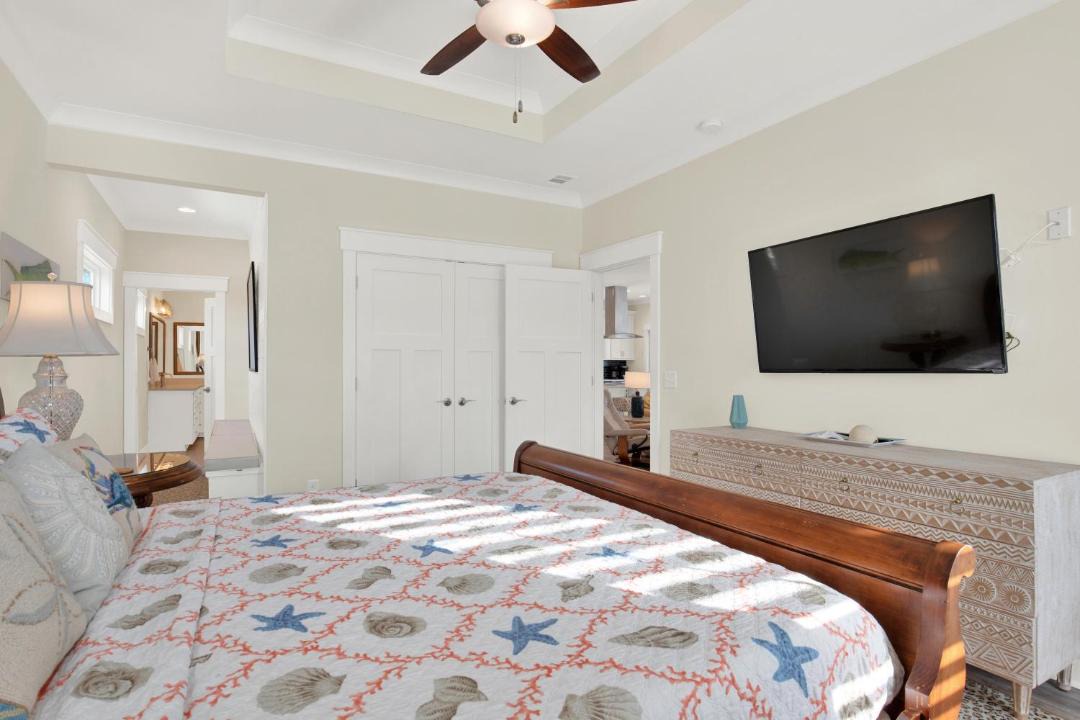 Photo of Bedroom in Savannah Beach