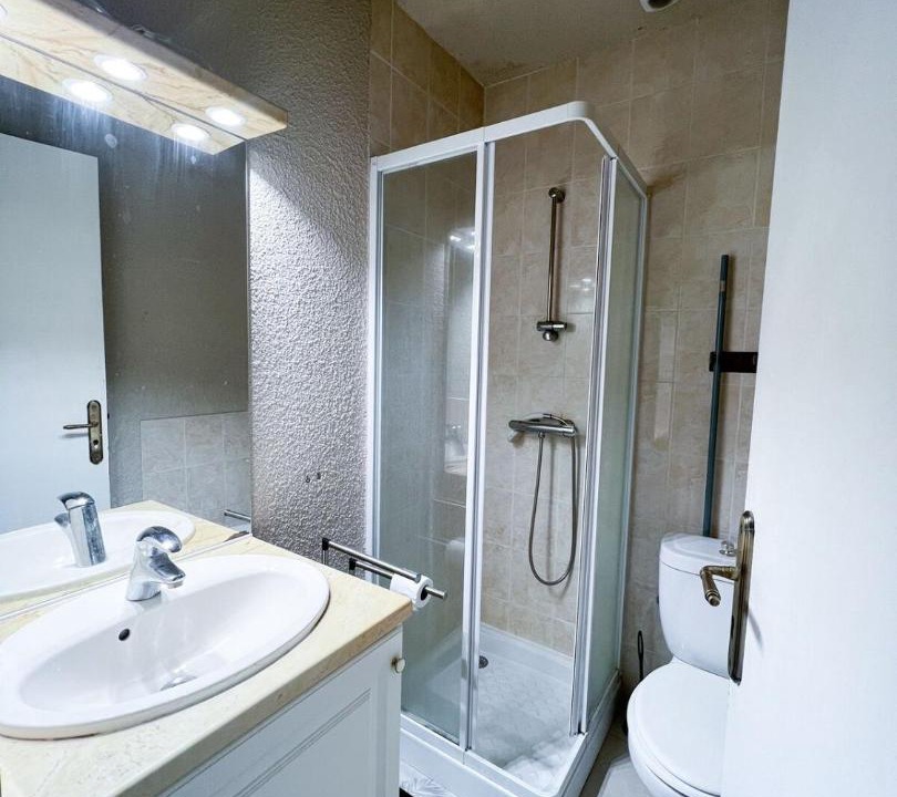 Photo of Bathroom in Chateau-Chinon