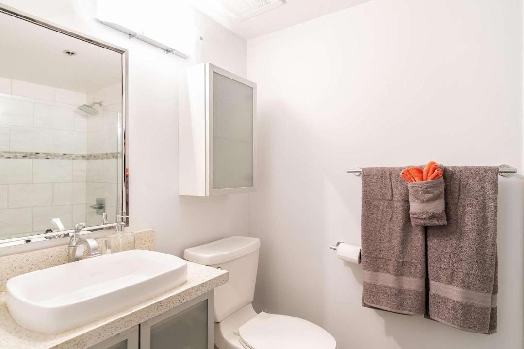 Photo of Bathroom in Downtown Honolulu