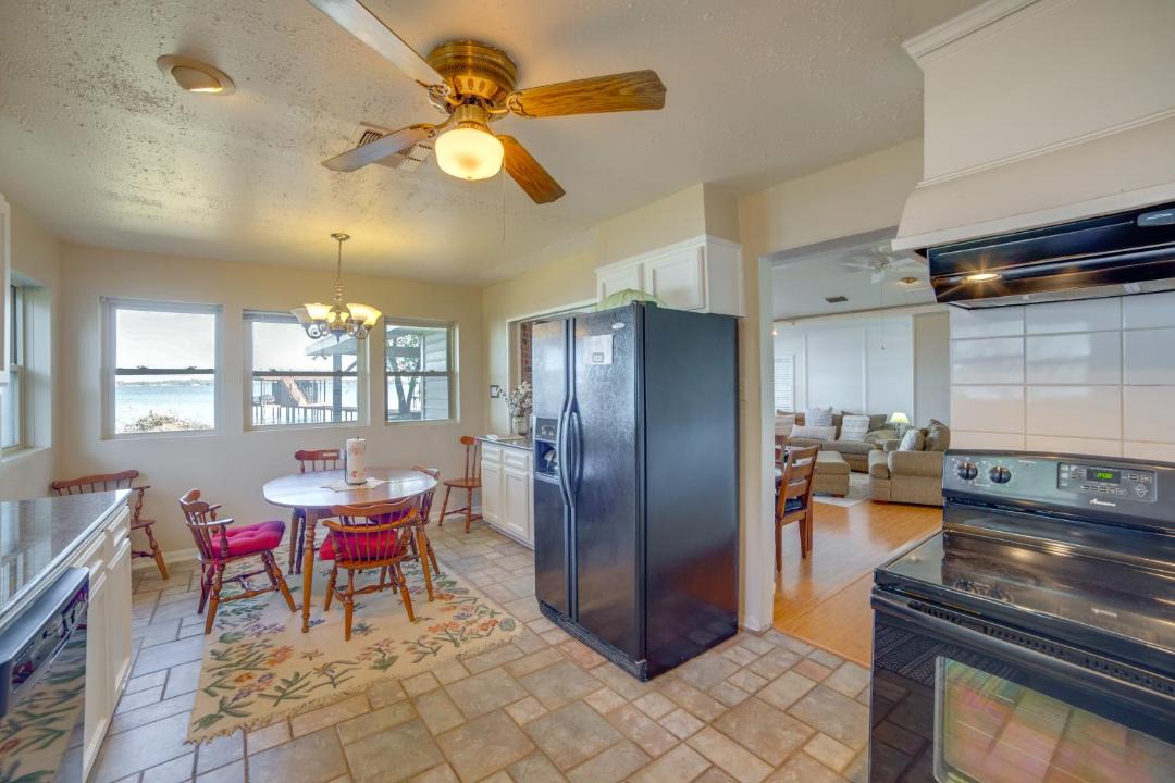 Photo of Kitchen in Cedar Creek Reservoir