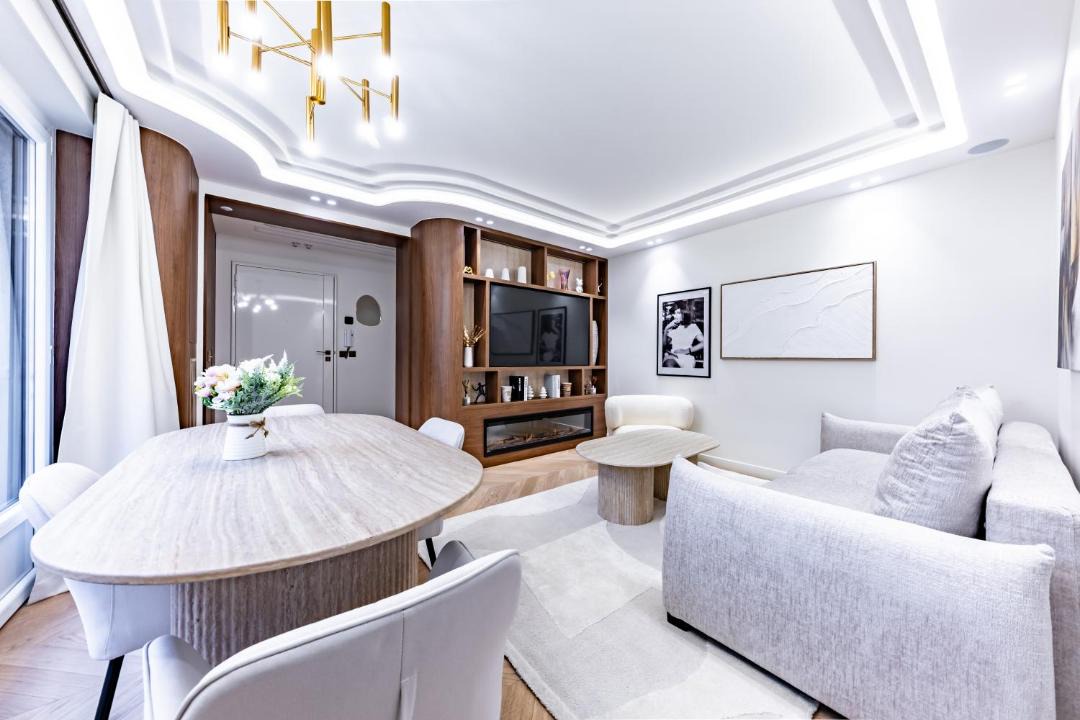 Photo of Others in Neuilly-sur-Seine