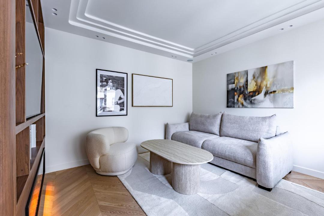 Photo of Others in Neuilly-sur-Seine