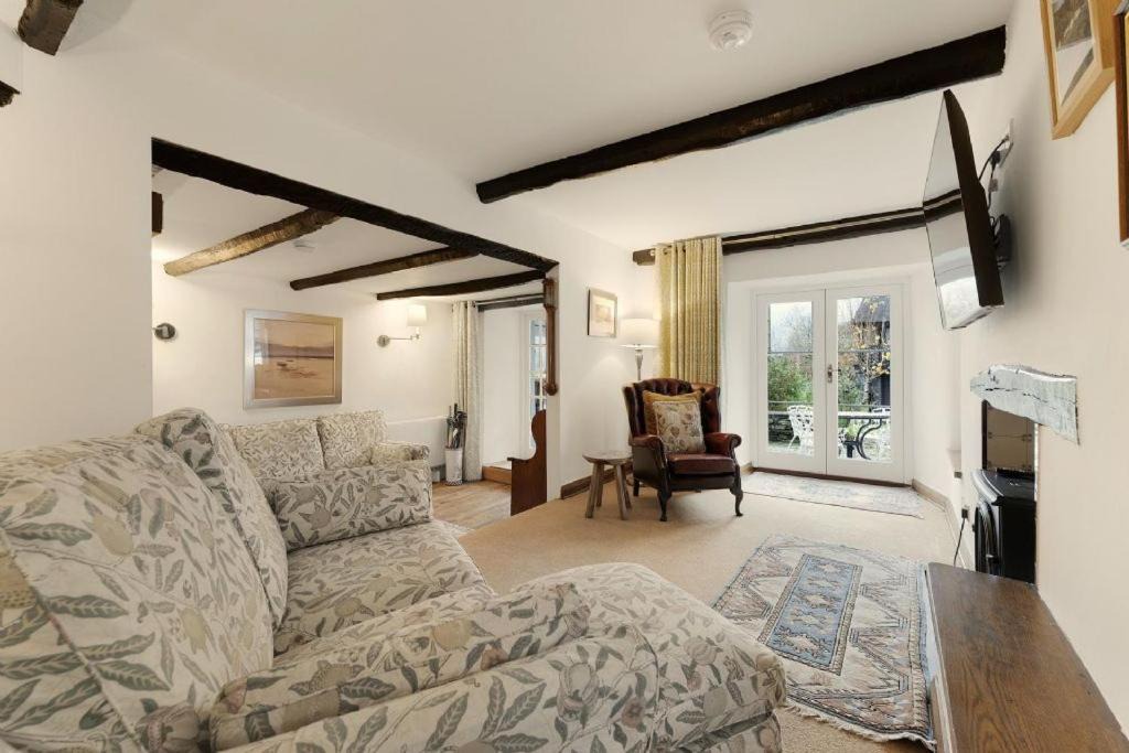 Photo of Others in Chapel Stile