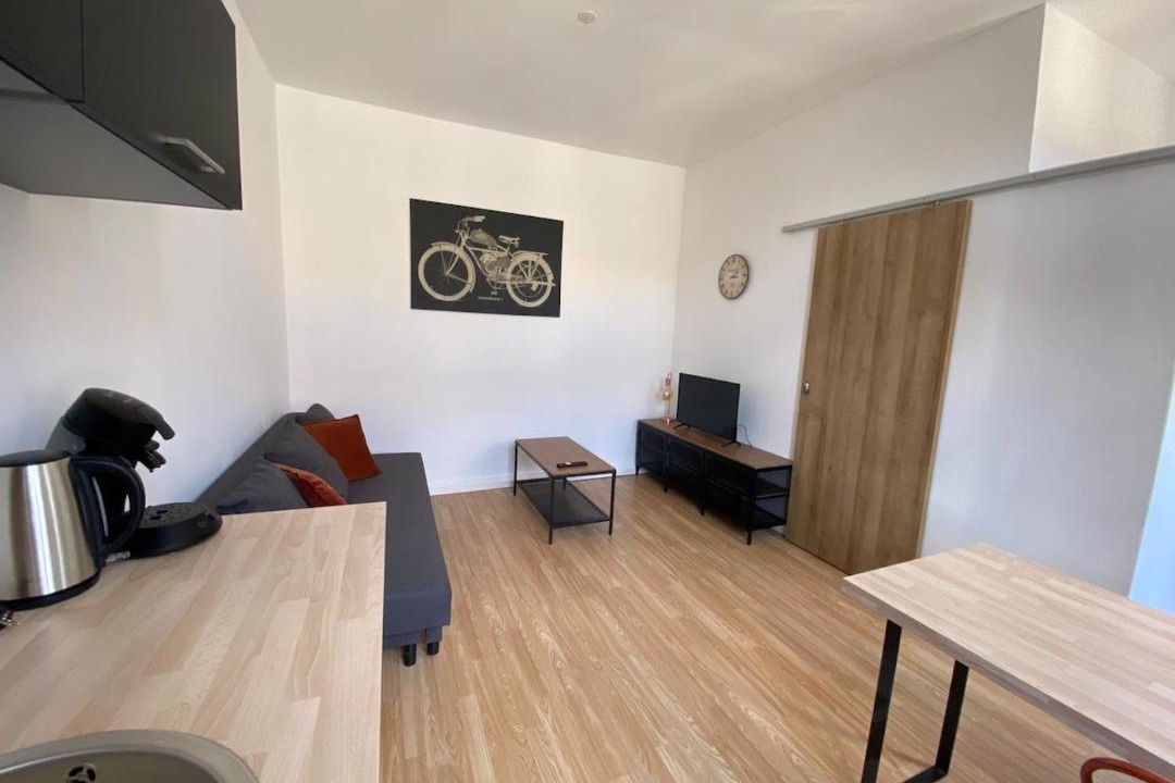 Photo of Others in Valence