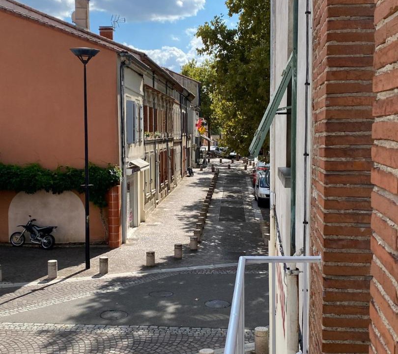 Photo of Others in Valence