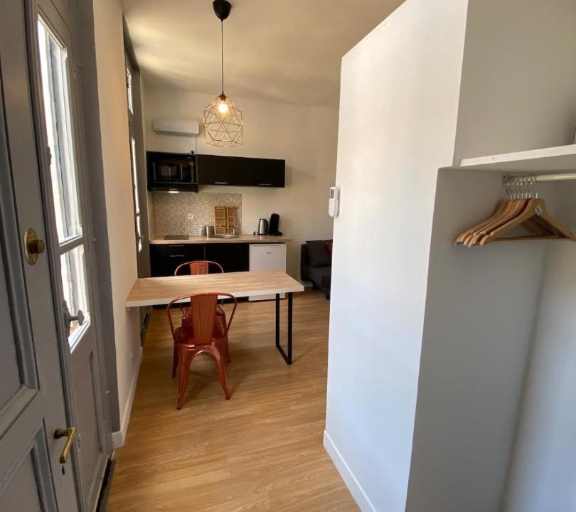 Photo of Others in Valence