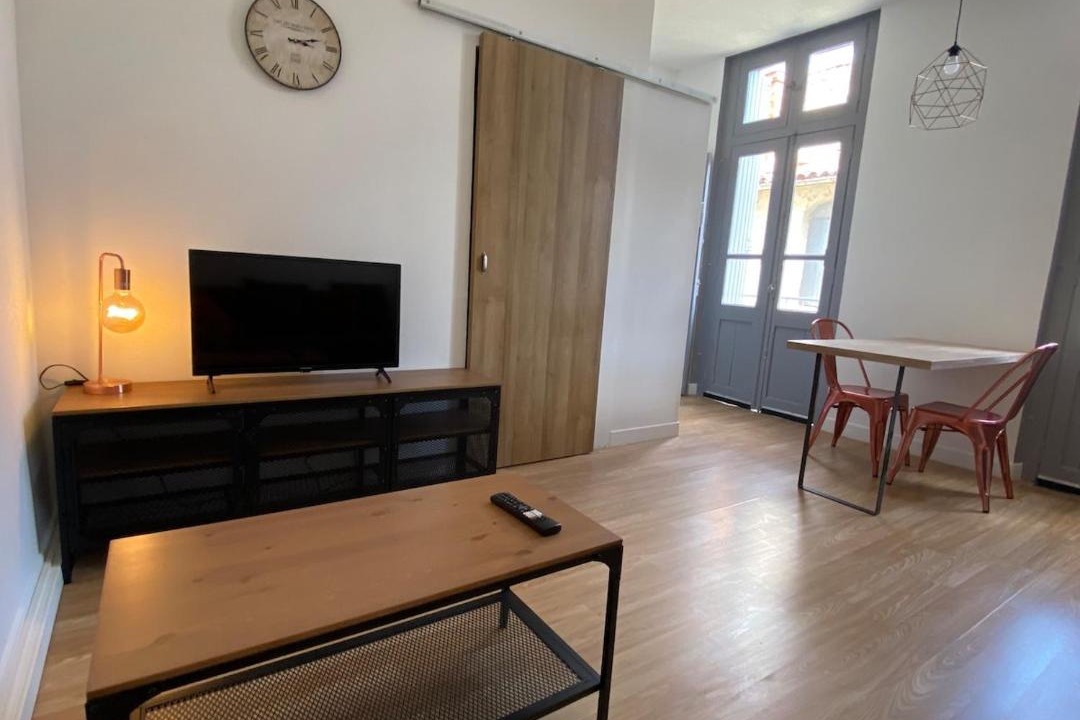 Photo of Others in Valence