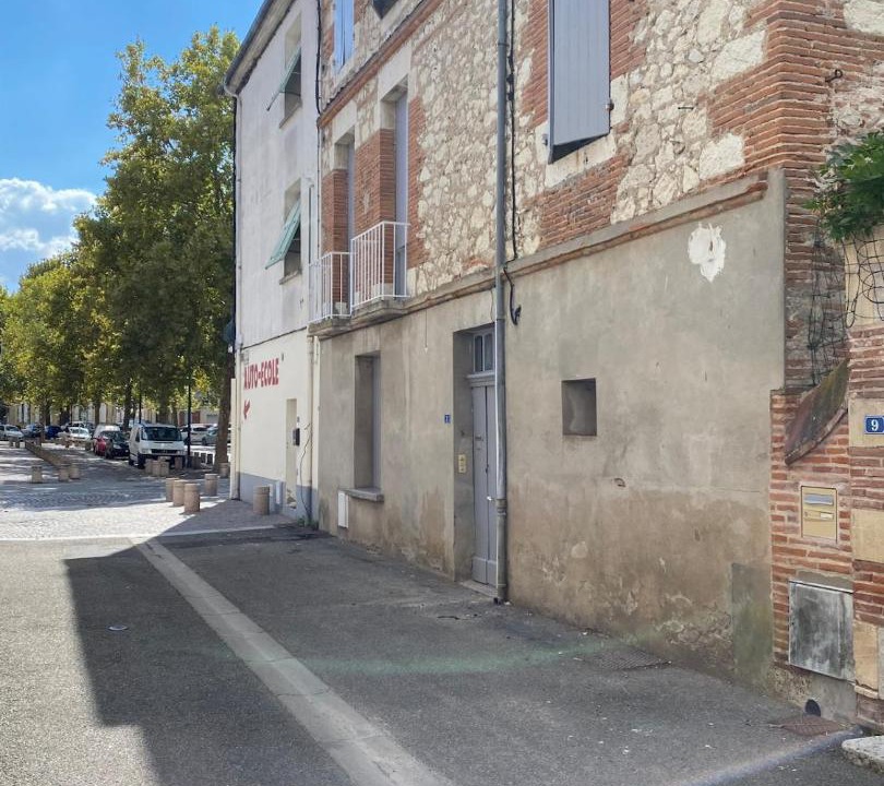 Photo of Others in Valence