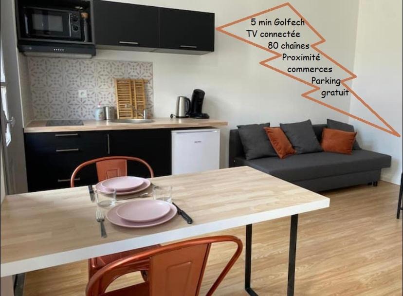 Photo of Others in Valence