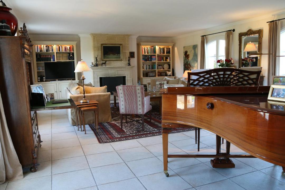 Photo of Others in Epiniac