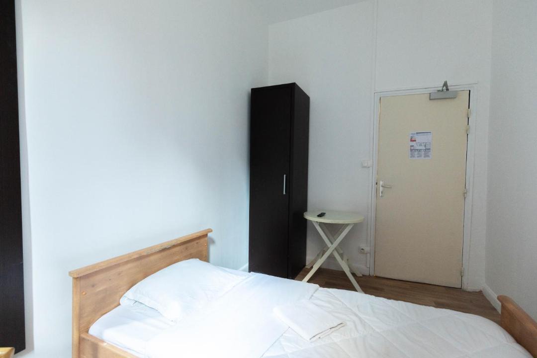 Photo of Bedroom in Lens