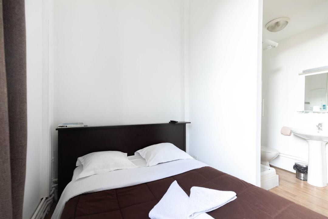 Photo of Bedroom in Lens