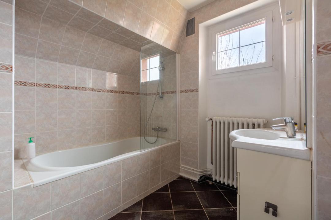 Photo of Bathroom in La Ville-aux-Clercs