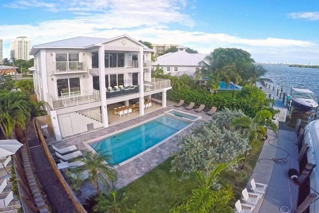 Photo of Patio Balcony in Northeast Miami
