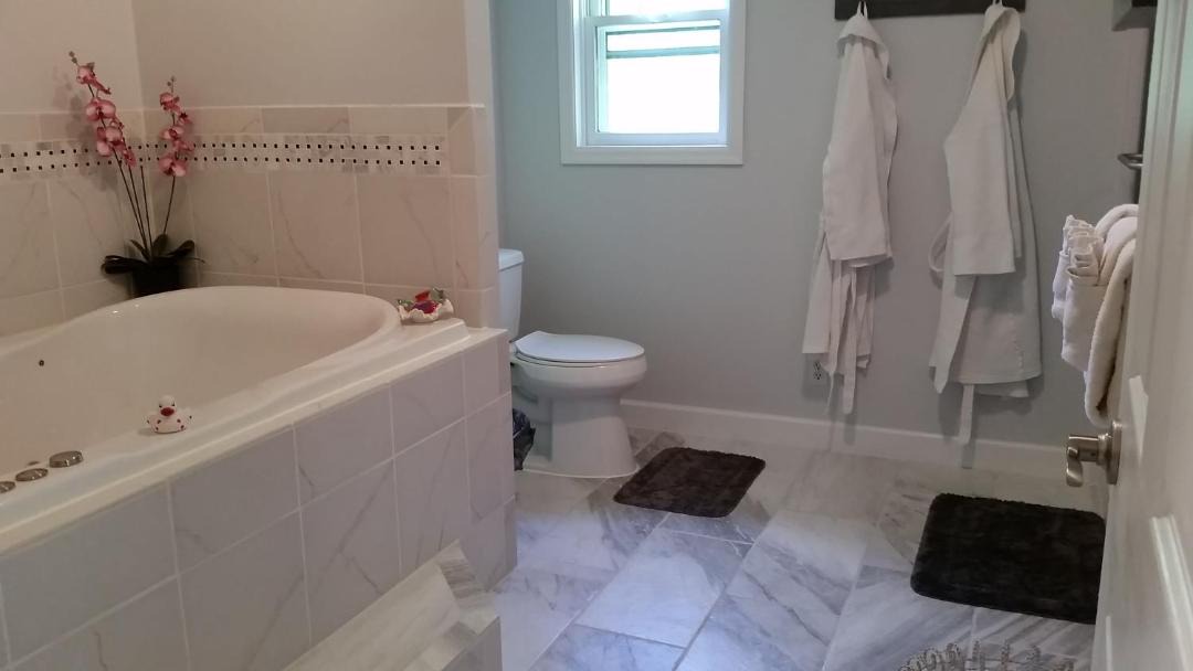 Photo of Bathroom in Roan Mountain