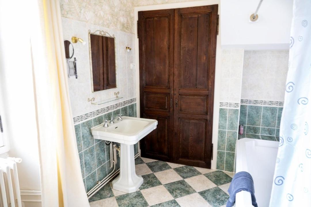 Photo of Bathroom in Souvigny