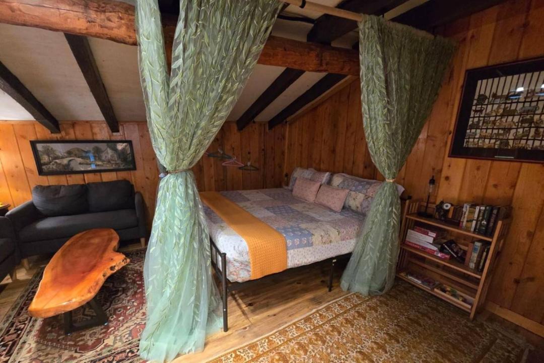 Photo of Bedroom in Salem