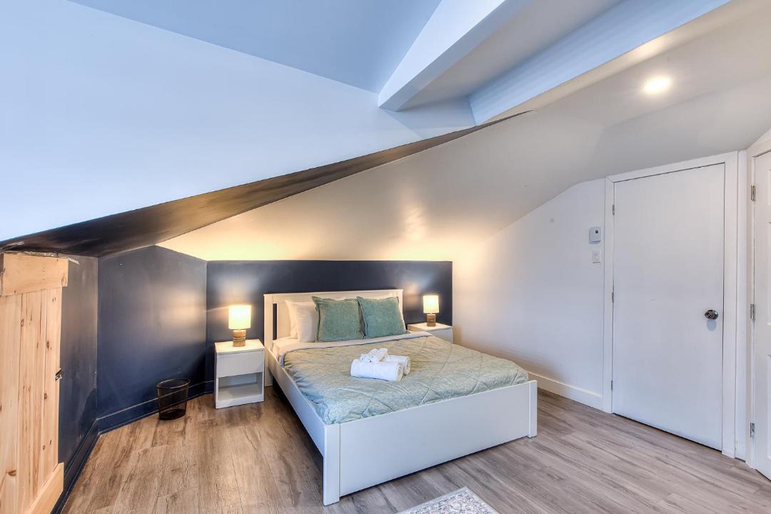Photo of Bedroom in Longueuil
