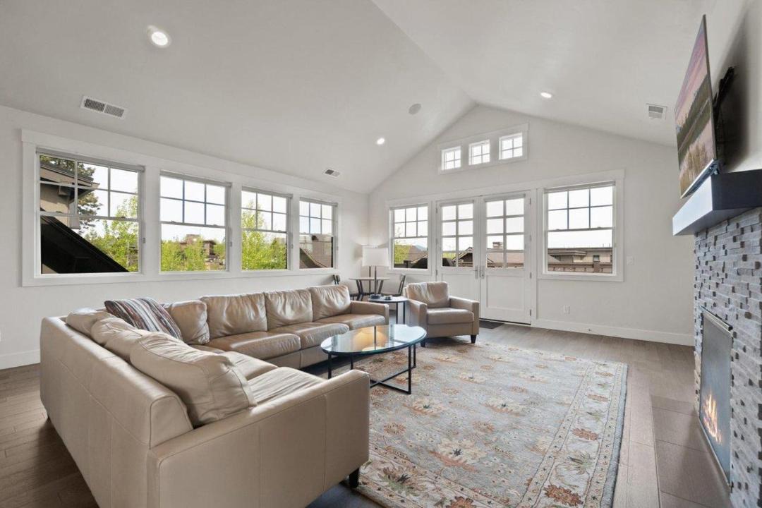 Photo of Livingroom in Bend