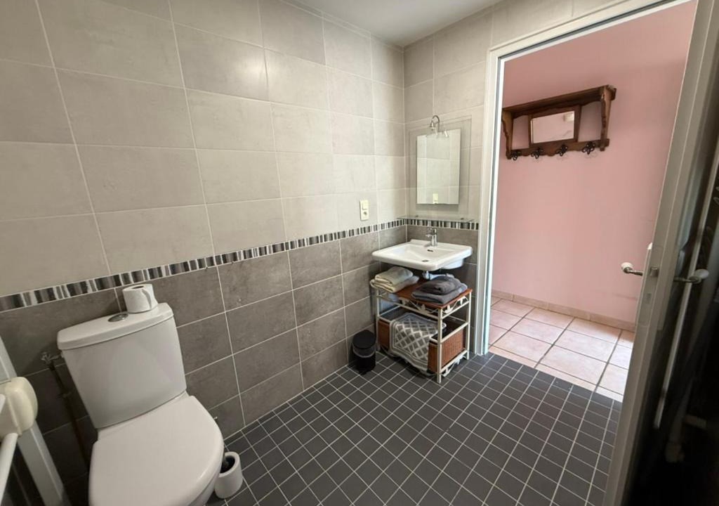 Photo of Bathroom in Dirac