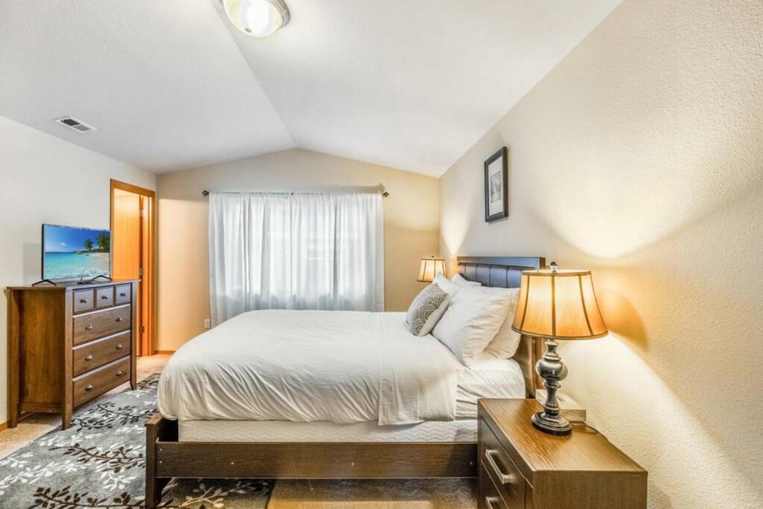 Photo of Bedroom in Holly