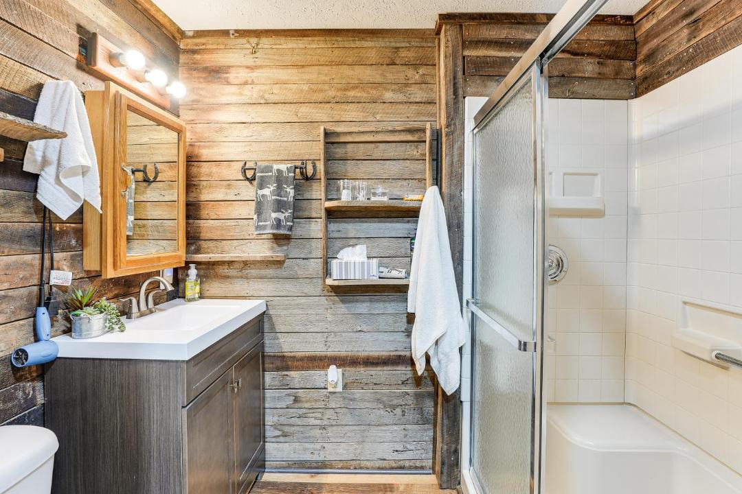 Photo of Bathroom in Paris Crossing