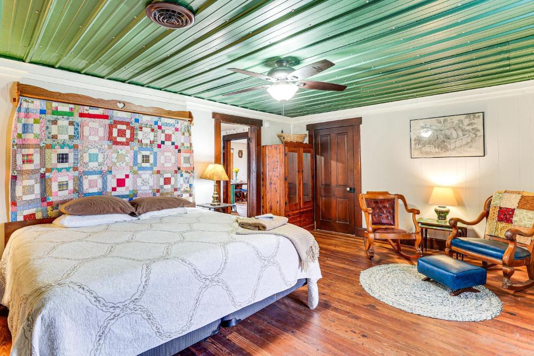 Photo of Bedroom in Paris Crossing