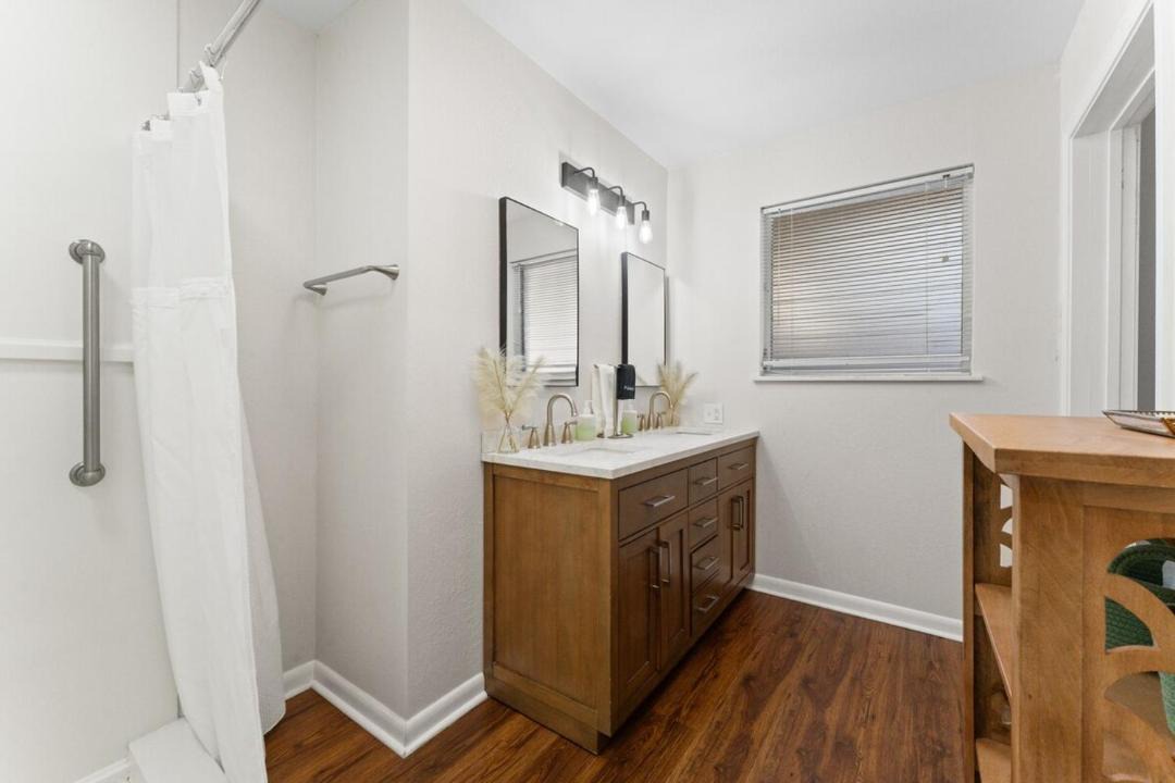 Photo of Bathroom in Highlands - Perkins