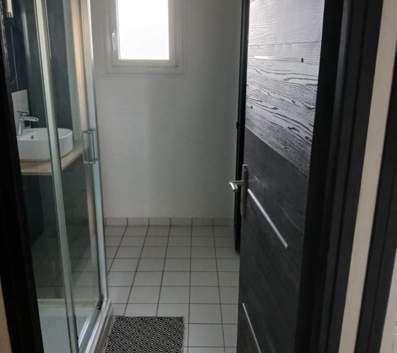 Photo of Bathroom in Yvre-l'Eveque