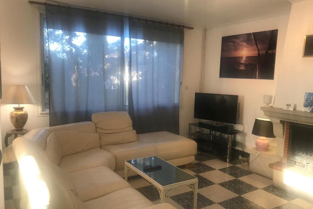 Photo of Livingroom in Servian