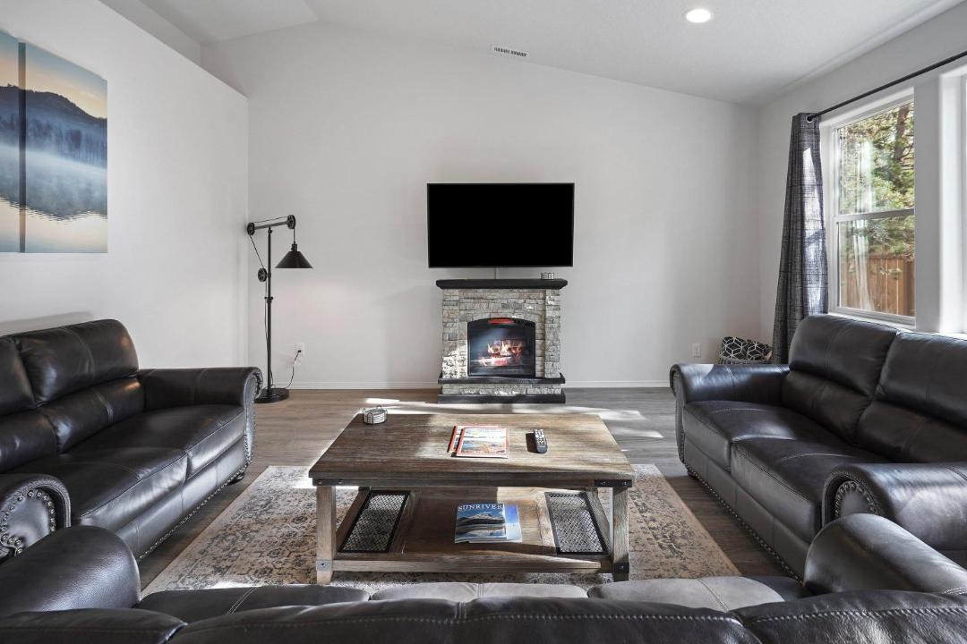 Photo of Livingroom in Oregon Water Wonderland