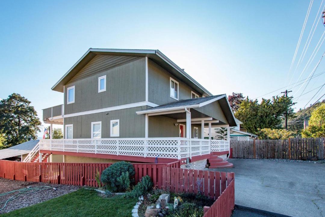 Photo of Others in White Salmon