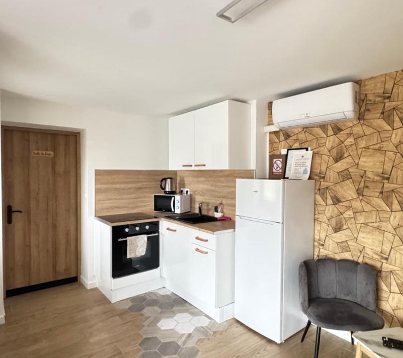 Photo of Others in L'Hopital