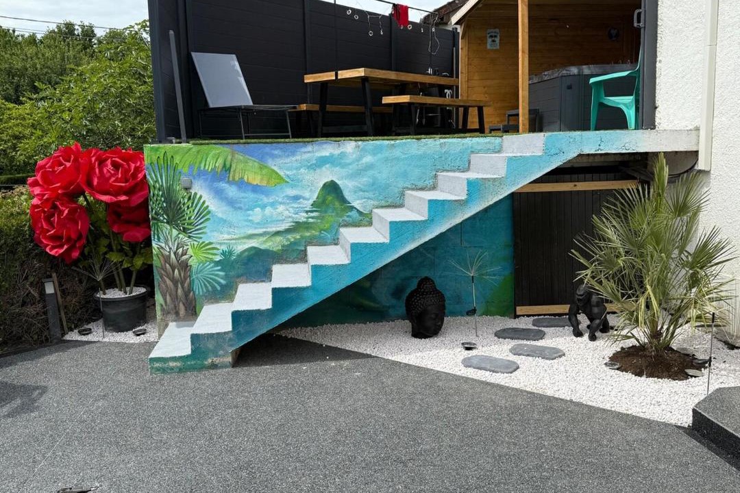 Photo of Others in La Machine